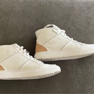 Ugg’s Australia Almeda women’s Chukka High-Top Sneakers/ sz. 7.5